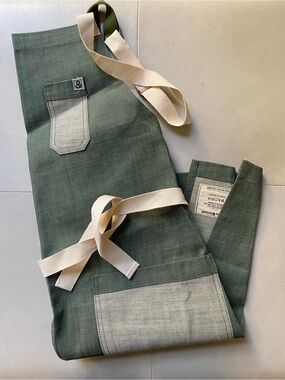Hedley & Bennett Green Canvas Essential Apron with Cream Straps NWOT